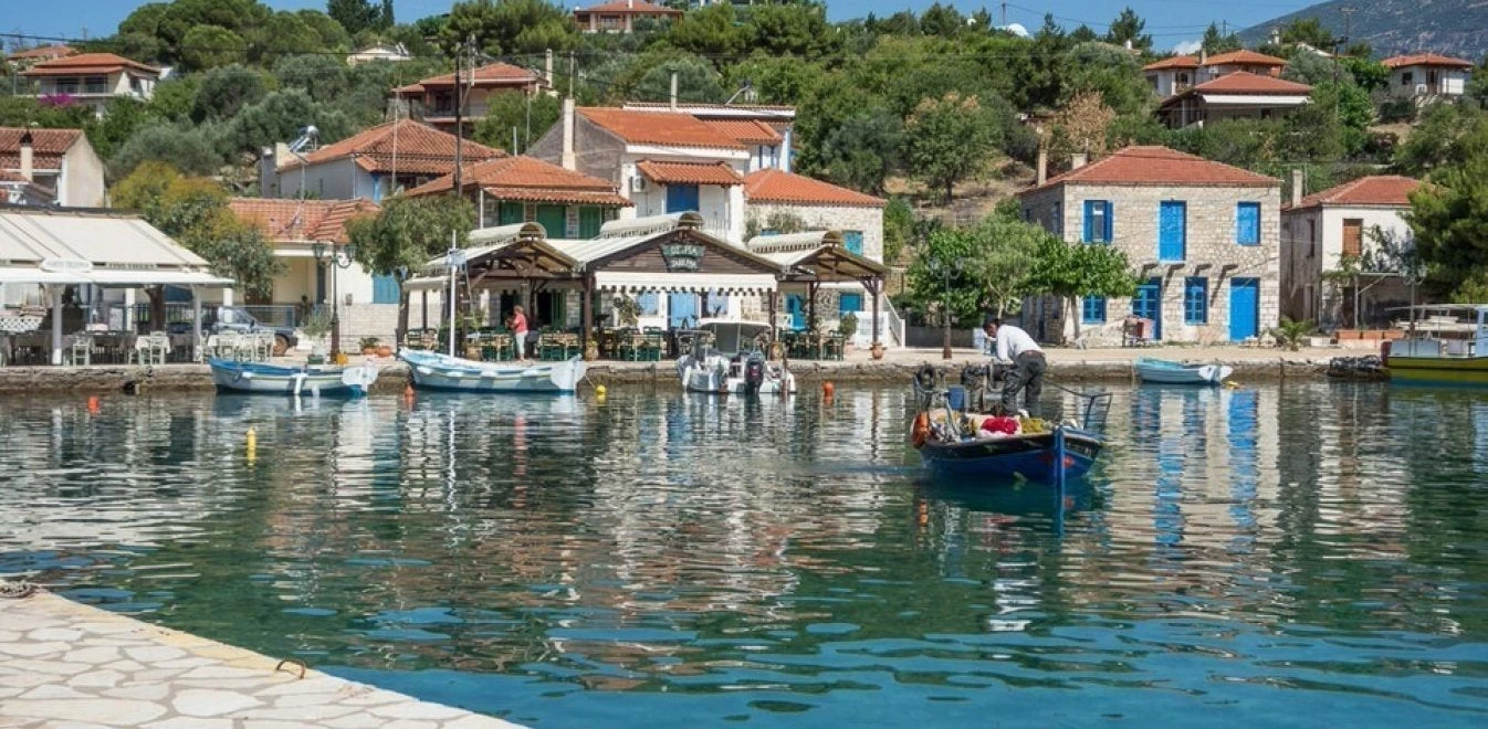 Το νησί-αποκάλυψη του Κορινθιακού – Εχει 64 κατοίκους και ήθελε να το αγοράσει ο Ωνάσης (βίντεο)